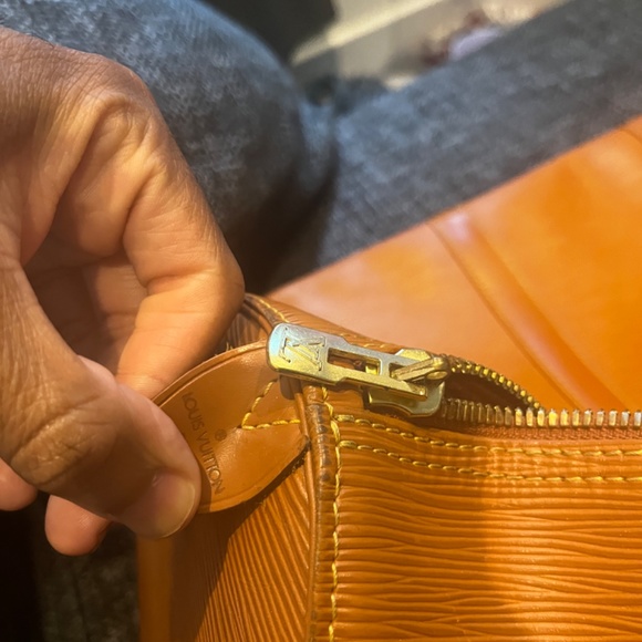 Louis Vuitton duffle - Picture 3 of 4